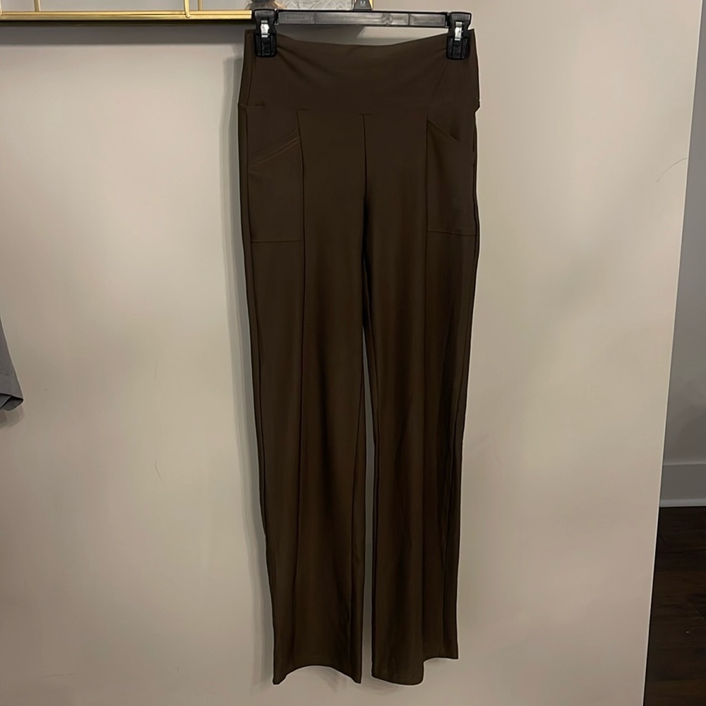 NWT Lily by Firmiana Women’s Pants Size M Straight Leg
